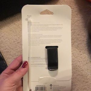 verizon Accessories - NEW Black smartphone clip pouch. Magnetic closure verizon Accessories - NEW Black smartphone clip pouch. Magnetic closure